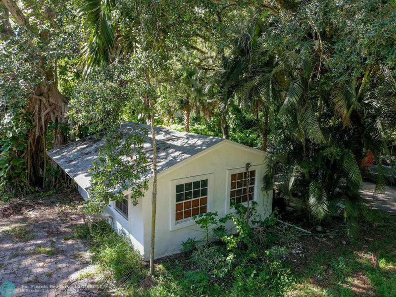  Single Family Homes Photo 9: 5761 SW 40th ave  Dania Beach,  FL 33314