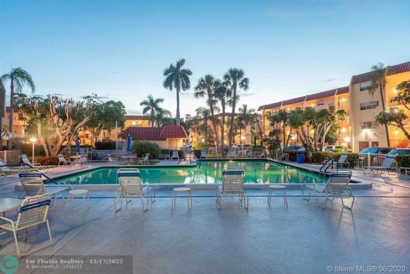  Condo & Townhome Photos