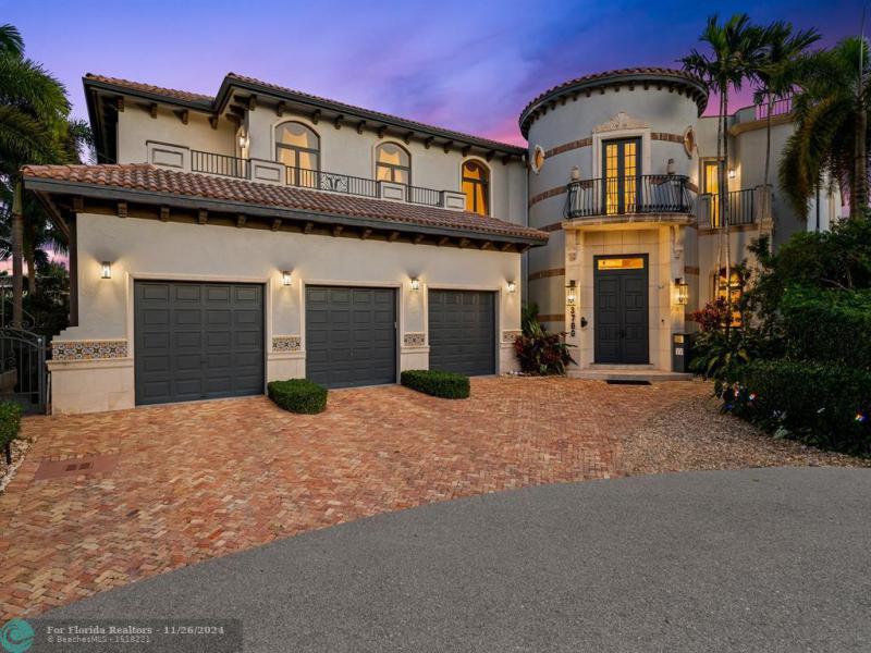  Single Family Homes Photo 2: 3700 NE 28th Ave  Lighthouse Point,  FL 33064