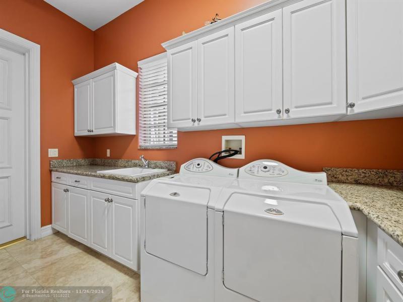  Single Family Homes Photo 27: 3700 NE 28th Ave  Lighthouse Point,  FL 33064