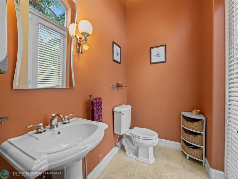  Single Family Homes Photo 28: 3700 NE 28th Ave  Lighthouse Point,  FL 33064