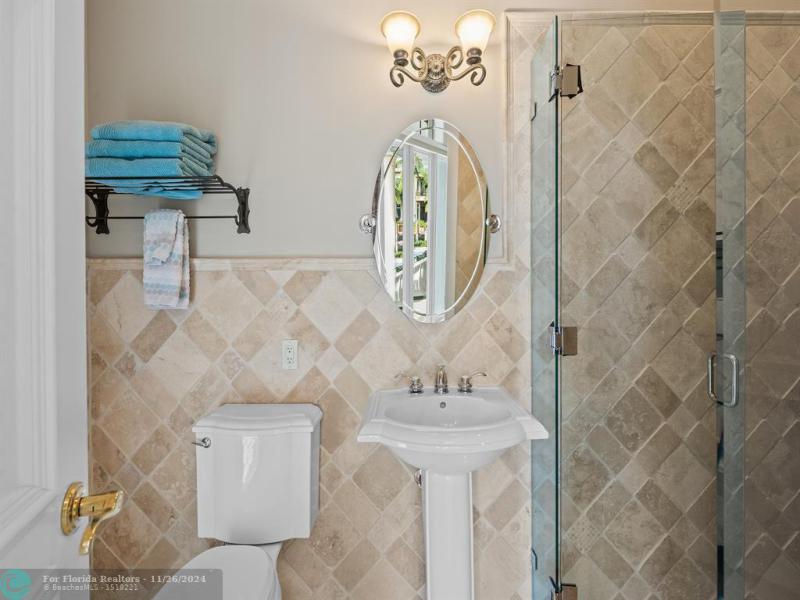  Single Family Homes Photo 30: 3700 NE 28th Ave  Lighthouse Point,  FL 33064