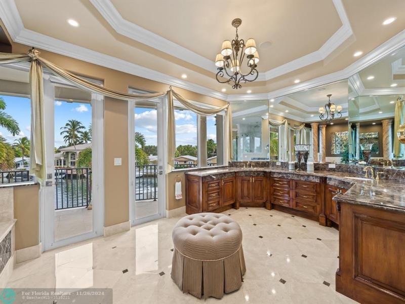  Single Family Homes Photo 65: 3700 NE 28th Ave  Lighthouse Point,  FL 33064