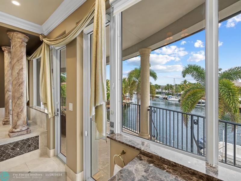  Single Family Homes Photo 69: 3700 NE 28th Ave  Lighthouse Point,  FL 33064