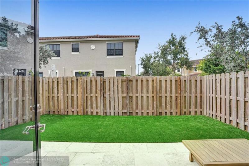  Condo & Townhome Photos