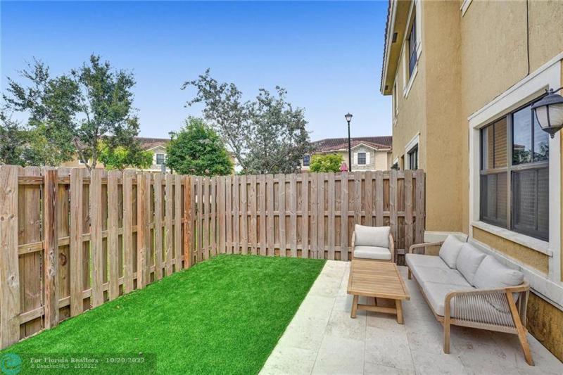  Condo & Townhome Photos