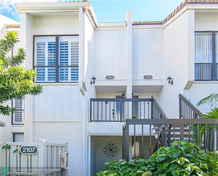  Condo & Townhome Photos