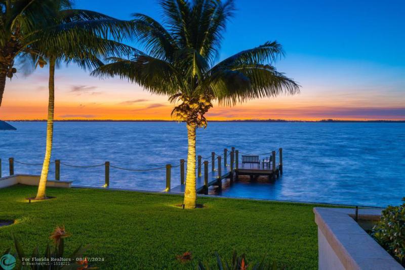  Single Family Homes Photo 9: 1240 Coconut Drive  Fort Myers,  FL 33901