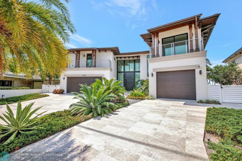  Single Family Homes Photo 12: 1336 Seminole Dr  Fort Lauderdale,  FL 33304