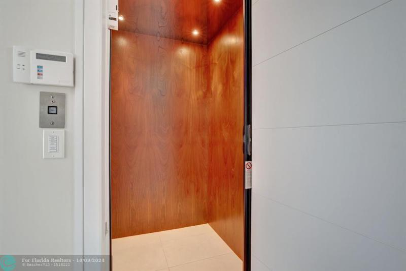 Single Family Homes Photo 29: 1336 Seminole Dr  Fort Lauderdale,  FL 33304