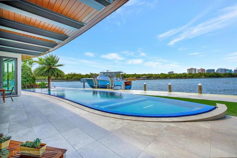  Single Family Homes Photo 3: 1336 Seminole Dr  Fort Lauderdale,  FL 33304