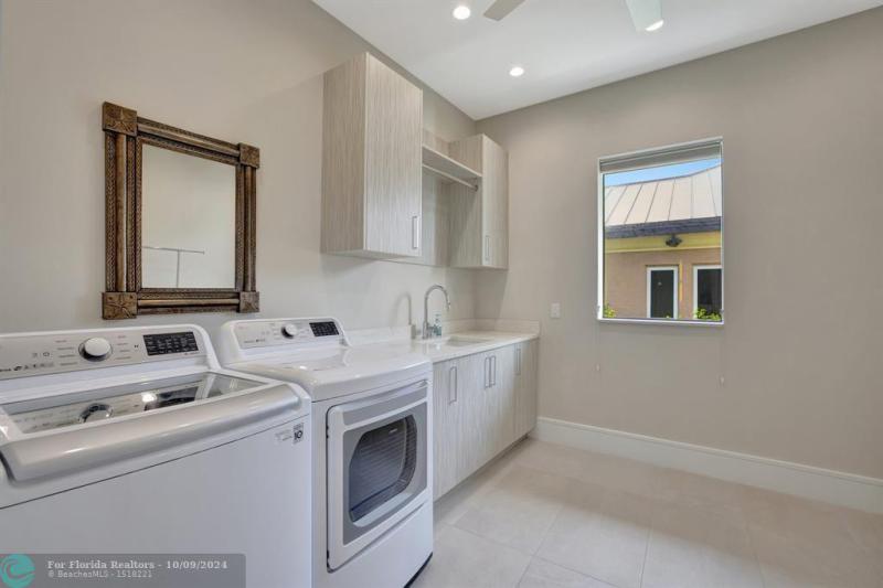  Single Family Homes Photo 42: 1336 Seminole Dr  Fort Lauderdale,  FL 33304