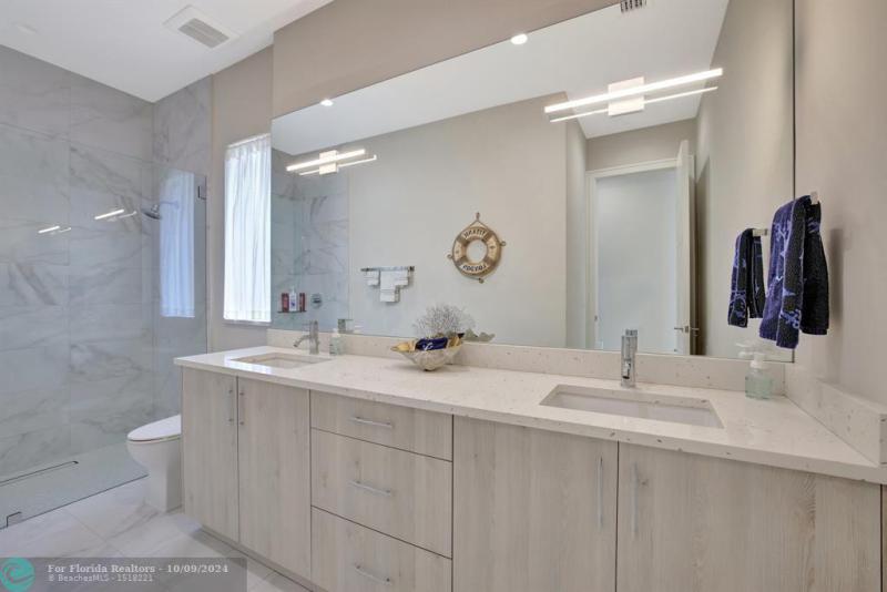  Single Family Homes Photo 45: 1336 Seminole Dr  Fort Lauderdale,  FL 33304