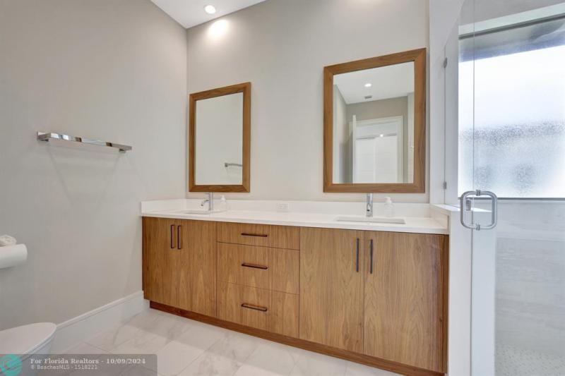  Single Family Homes Photo 50: 1336 Seminole Dr  Fort Lauderdale,  FL 33304