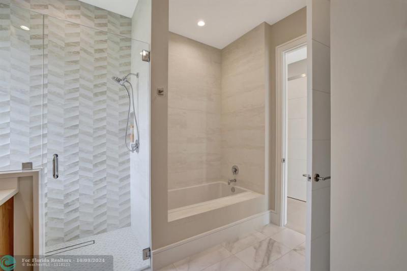  Single Family Homes Photo 51: 1336 Seminole Dr  Fort Lauderdale,  FL 33304