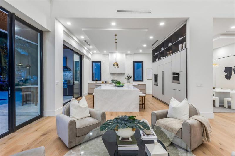  Single Family Homes Photo 11: 2 Sunset Lane  Lauderdale By The Sea,  FL 33062