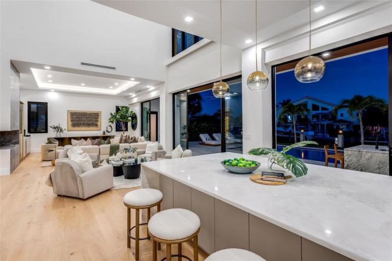  Single Family Homes Photo 15: 2 Sunset Lane  Lauderdale By The Sea,  FL 33062