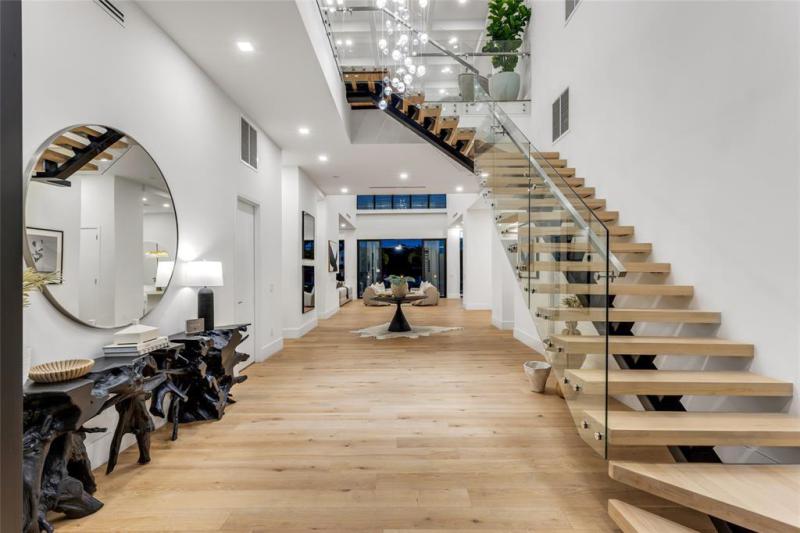  Single Family Homes Photo 2: 2 Sunset Lane  Lauderdale By The Sea,  FL 33062