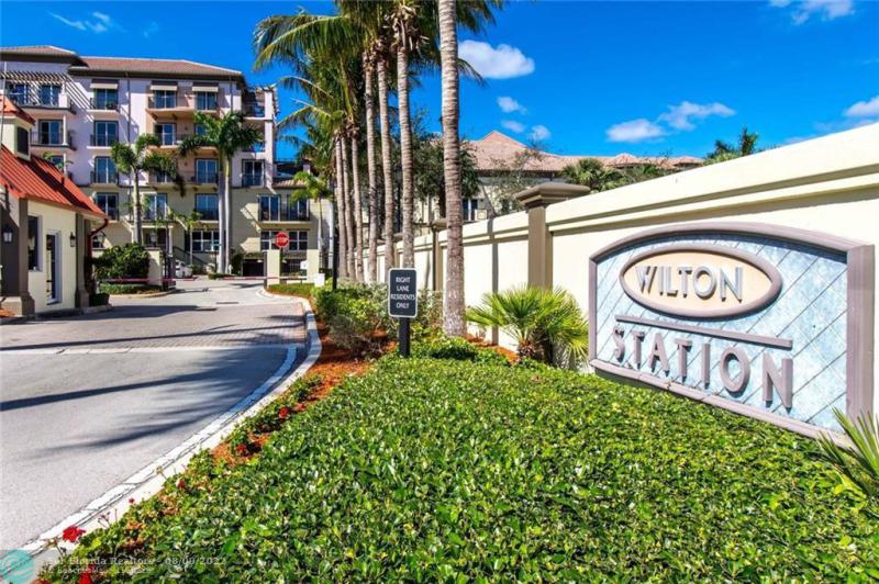  Condo & Townhome Photos