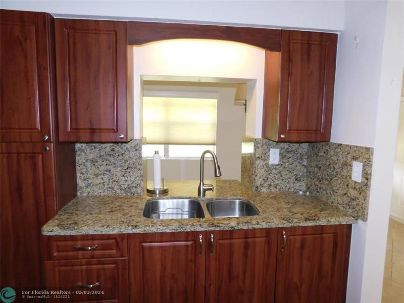  Single Family Homes Photo 11: 6341 Thomas St  Hollywood,  FL 33024