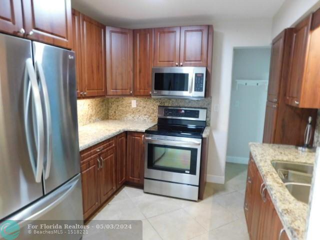  Single Family Homes Photo 31: 6341 Thomas St  Hollywood,  FL 33024