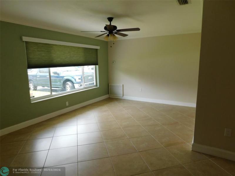  Single Family Homes Photo 5: 6341 Thomas St  Hollywood,  FL 33024