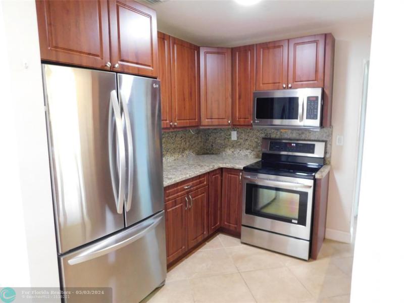  Single Family Homes Photo 9: 6341 Thomas St  Hollywood,  FL 33024
