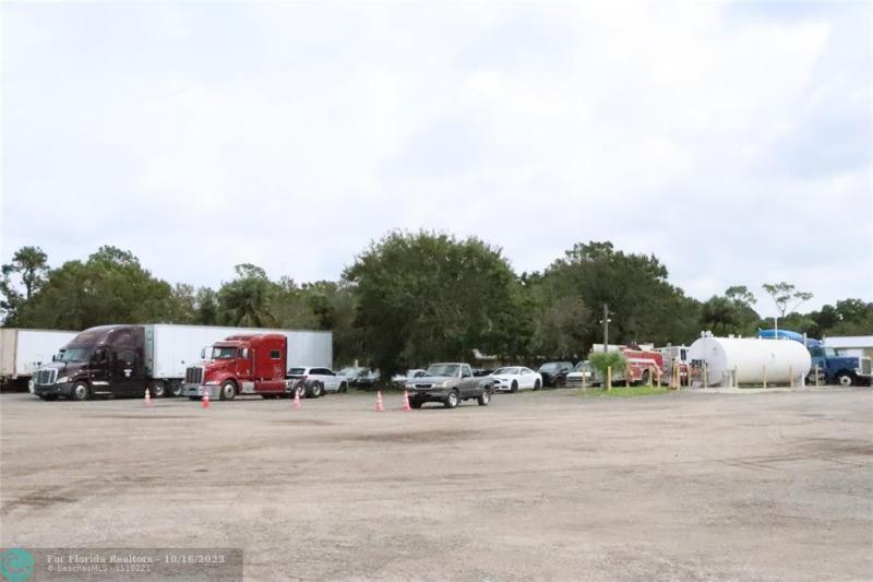  Commercial & Industrial Land Images 