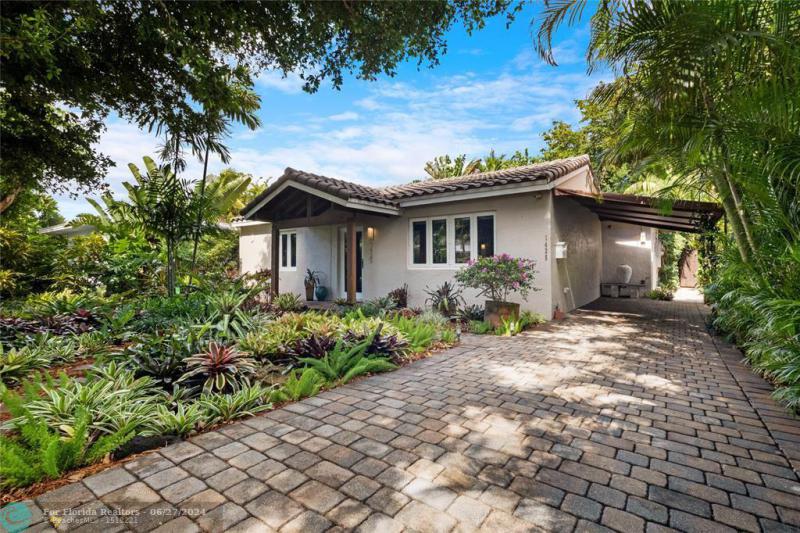 First Photo for Home For Sale at 1425 NE 3rd Ave Fort Lauderdale, FL. 33304