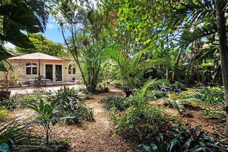  Single Family Homes Photo 10: 1425 NE 3rd Ave  Fort Lauderdale,  FL 33304