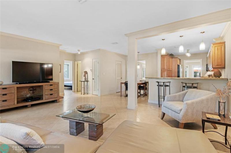 Single Family Homes Photo 14: 1425 NE 3rd Ave  Fort Lauderdale,  FL 33304