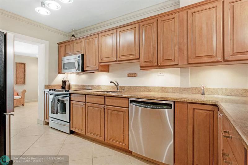  Single Family Homes Photo 26: 1425 NE 3rd Ave  Fort Lauderdale,  FL 33304