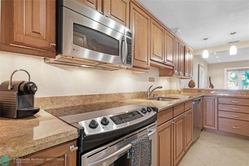  Single Family Homes Photo 27: 1425 NE 3rd Ave  Fort Lauderdale,  FL 33304