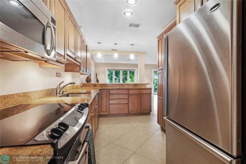  Single Family Homes Photo 28: 1425 NE 3rd Ave  Fort Lauderdale,  FL 33304