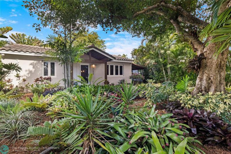  Single Family Homes Photo 3: 1425 NE 3rd Ave  Fort Lauderdale,  FL 33304