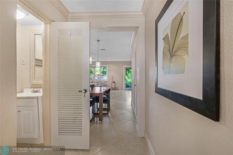  Single Family Homes Photo 31: 1425 NE 3rd Ave  Fort Lauderdale,  FL 33304