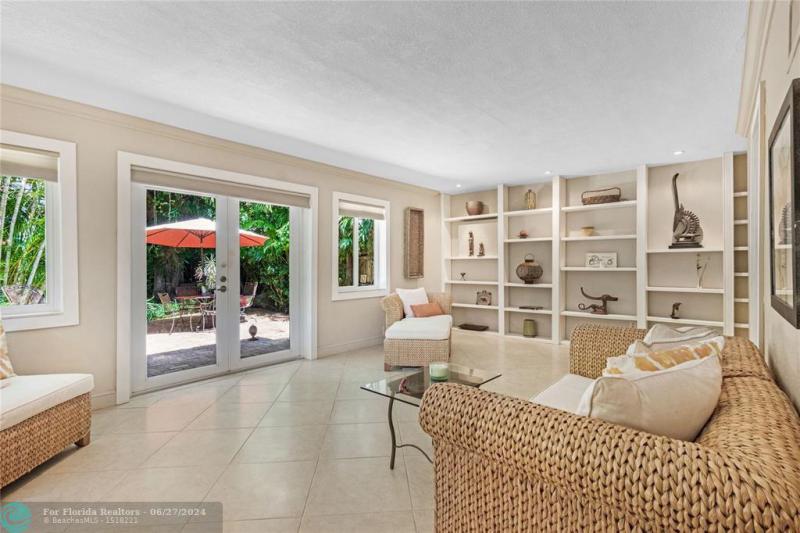  Single Family Homes Photo 32: 1425 NE 3rd Ave  Fort Lauderdale,  FL 33304