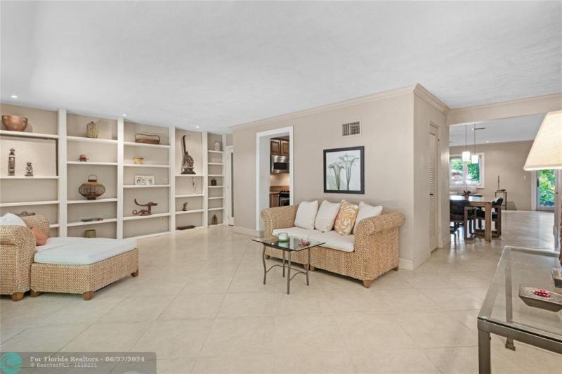  Single Family Homes Photo 33: 1425 NE 3rd Ave  Fort Lauderdale,  FL 33304