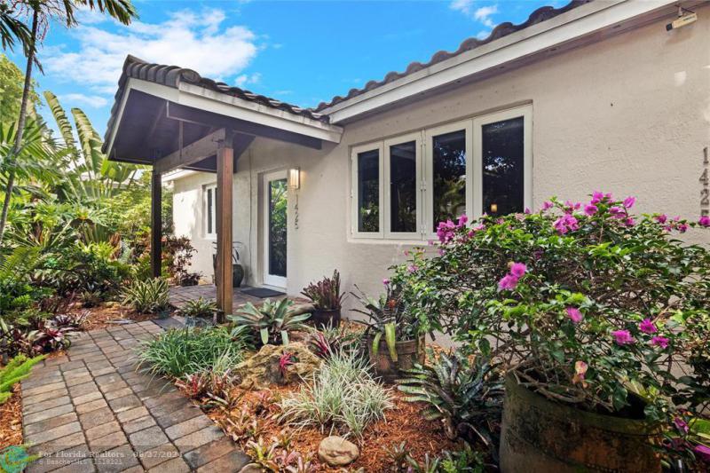  Single Family Homes Photo 4: 1425 NE 3rd Ave  Fort Lauderdale,  FL 33304