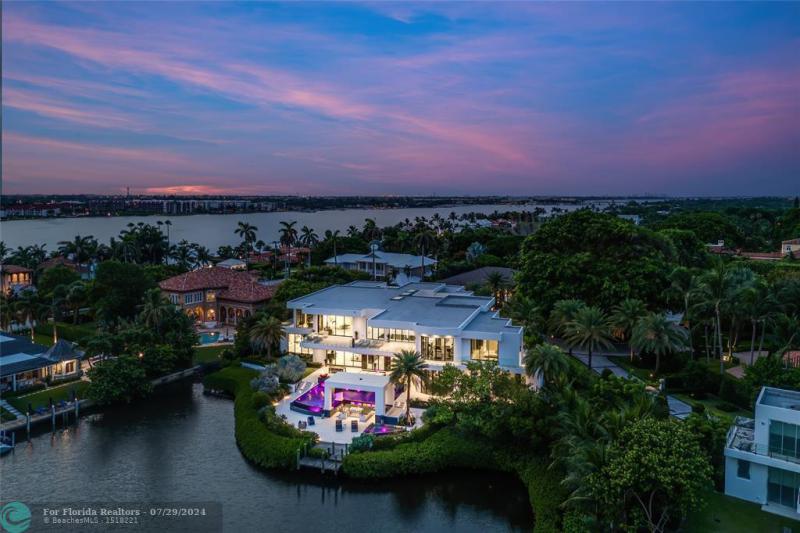  Single Family Homes Photo 2: 110 Churchill Way  Manalapan,  FL 33462