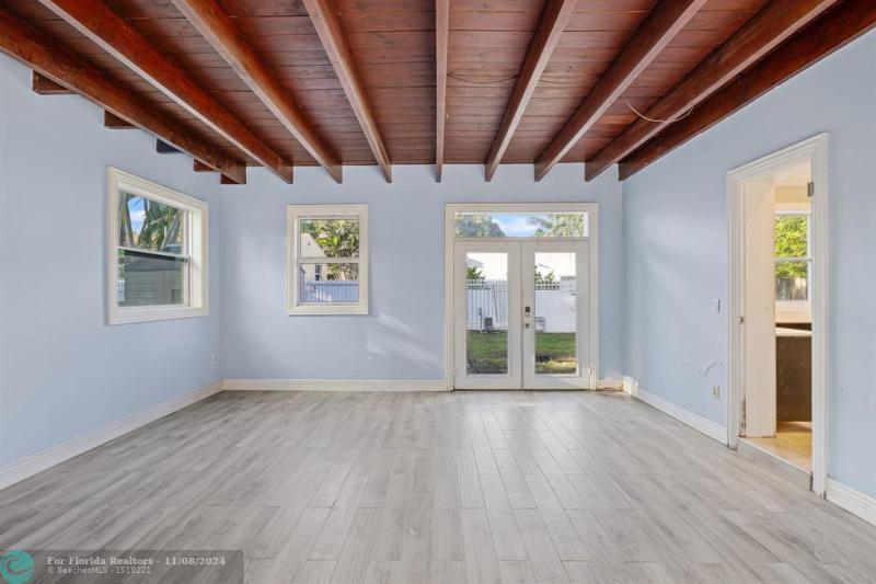  Single Family Homes Photo 13: 1519 SW 19th St  Miami,  FL 33145