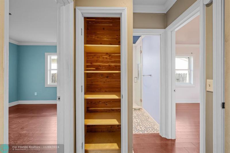  Single Family Homes Photo 14: 1519 SW 19th St  Miami,  FL 33145