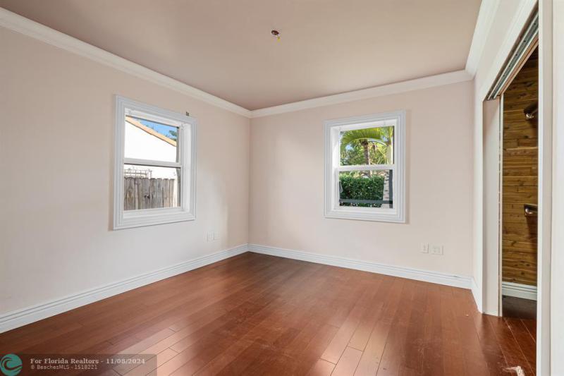  Single Family Homes Photo 15: 1519 SW 19th St  Miami,  FL 33145