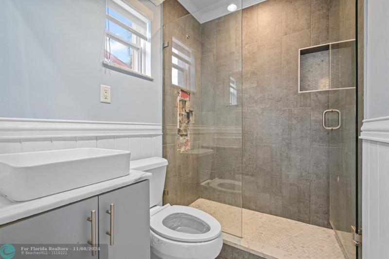  Single Family Homes Photo 23: 1519 SW 19th St  Miami,  FL 33145