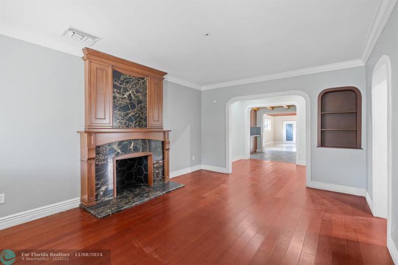  Single Family Homes Photo 5: 1519 SW 19th St  Miami,  FL 33145