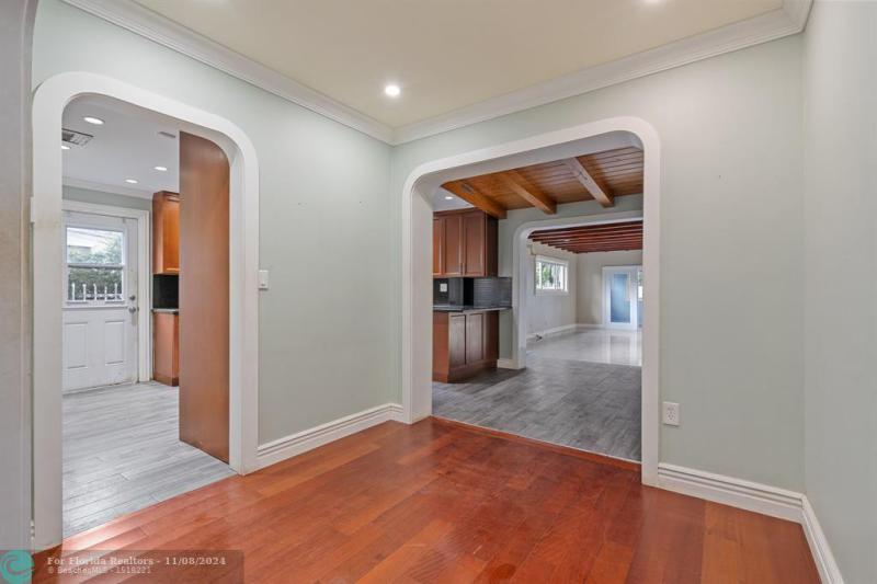  Single Family Homes Photo 6: 1519 SW 19th St  Miami,  FL 33145