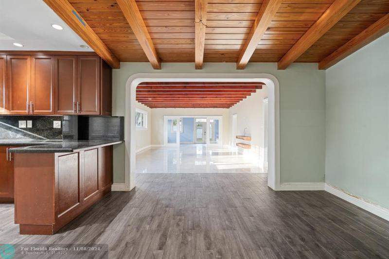  Single Family Homes Photo 7: 1519 SW 19th St  Miami,  FL 33145