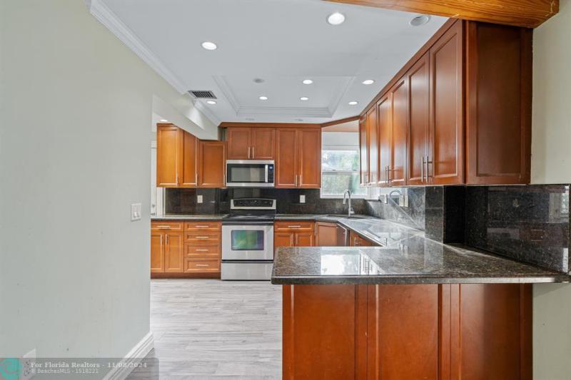  Single Family Homes Photo 8: 1519 SW 19th St  Miami,  FL 33145