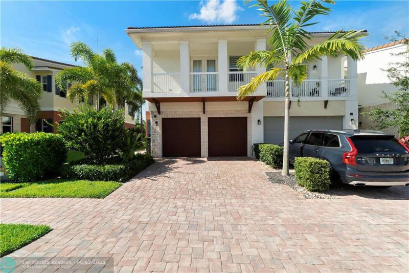  Condo & Townhome Photos