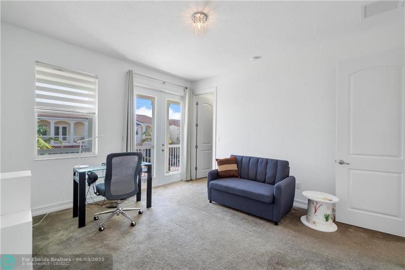  Condo & Townhome Photos